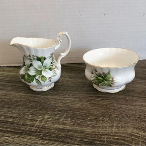 Vtg Royal Albert Trillium Sugar and  Creamer
